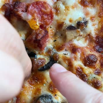 Pizzadan Çıkan Saç Telleri Ve Çözülmeyen Hijyen Sorunu