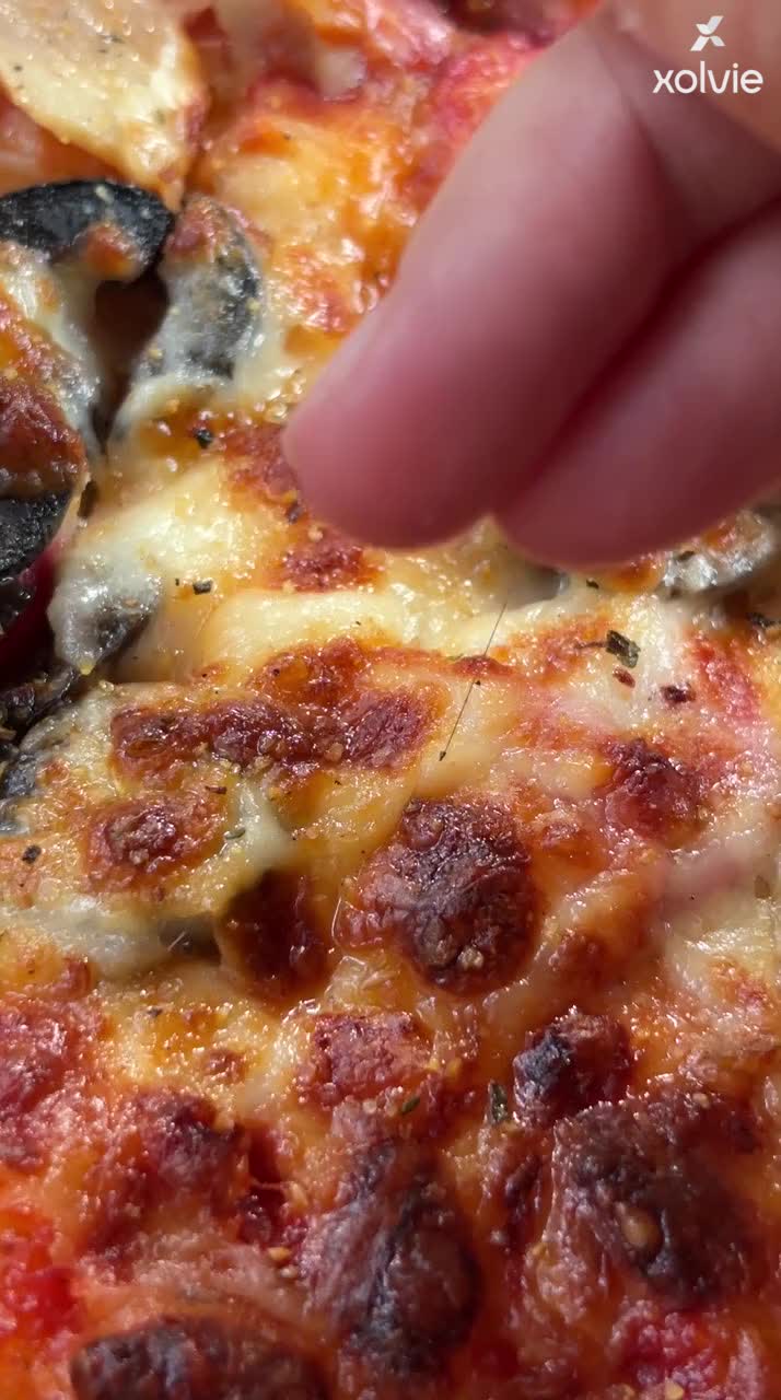 Little Caesars Unacceptable Pizza Delay and 3 Strands of Hair! video cover