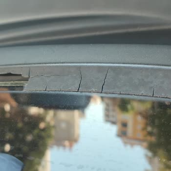 BMW X3 Ön Cam Izgarasındaki Üretim Hatası Aracın Güvenliğini Tehlikeye Atıyor