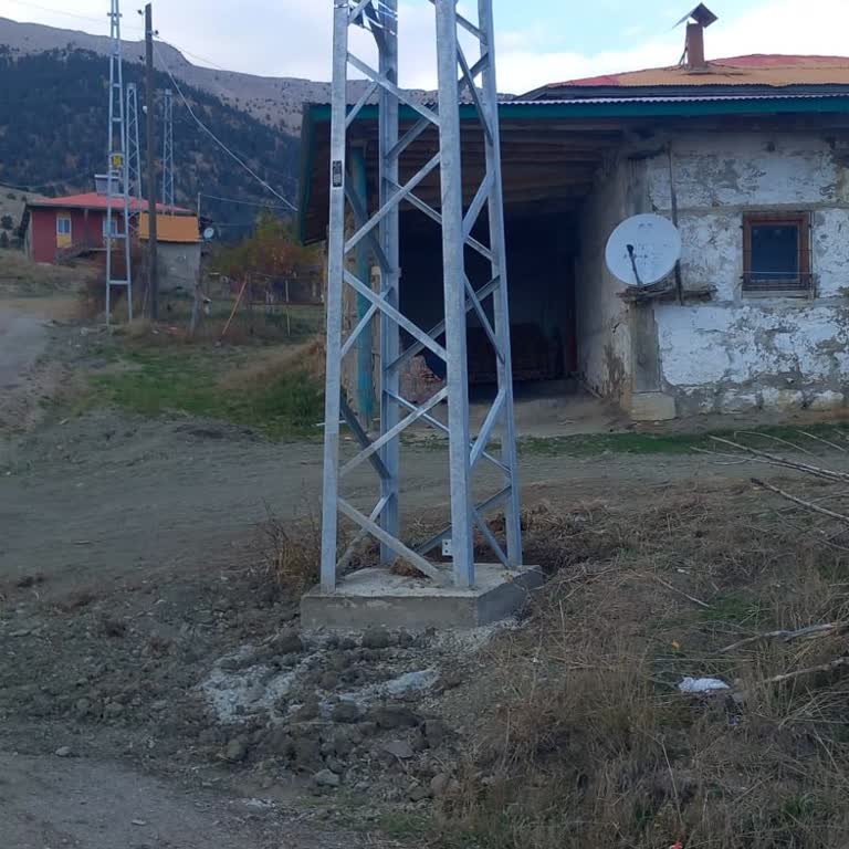 Toroslar Elektrik Evimizin Önüne Dikilen Elektrik Direği Güvenliğimizi ve Planlarımızı Tehdit Ediyor