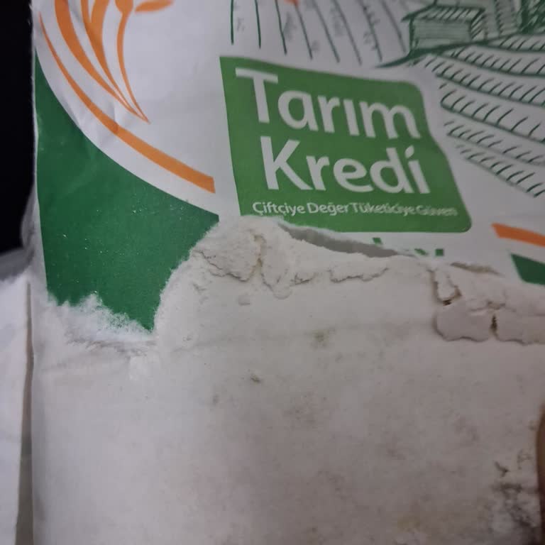 Yardım Kolisinden Gelen Küflü Un Mağduriyeti