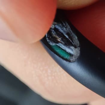 Sıfır Laptopun Adaptörü Hasarlı Çıktı, Kullanıcı Hatası Denilerek Çözüm Sunulmuyor