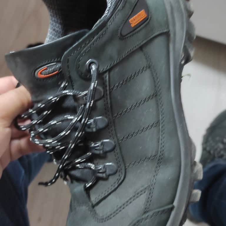 Az Kullanımla Tabanı Parçalanan Ayakkabı İçin Tamirat Talebim Var