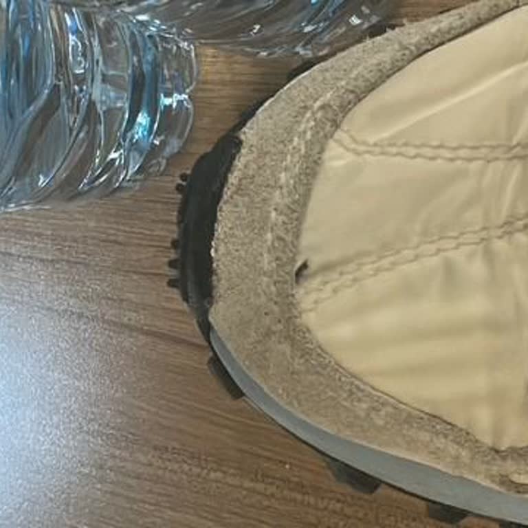 Ofiste Az Kullanmama Rağmen Yeni Ayakkabım Kısa Sürede Yırtıldı