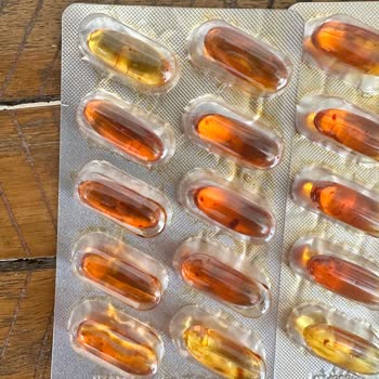 Omega 3 Kapsüllerinde Renk Farklılığı Ve Lekelerle Karşılaştım