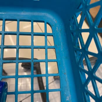 A101 Malazgirt Caddesi Şubesinde Sürekli Temizlik Sorunu Ve Hijyen Eksikliği