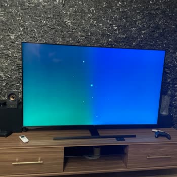 Samsung QLED TVde Ekran Solması Ve Işık Problemi Çözülmüyor