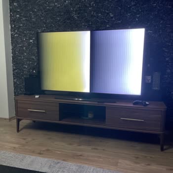 Samsung QLED TVde Ekran Solması Ve Işık Problemi Çözülmüyor