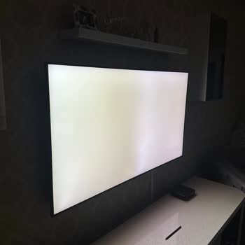 Samsung QLED TVde Ekran Solması Ve Işık Problemi Çözülmüyor