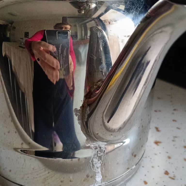 Korkmaz Riva Çaydanlık Sürekli Akıtıyor, Kalıcı Çözüm Sunulmuyor