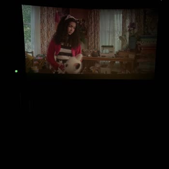 Sinema Salonunda Düşük Görüntü Kalitesi Ve Kötü Hizmet Deneyimi