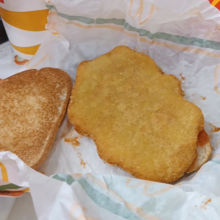 Pişmemiş Tavuk Ve Kötü Hazırlanmış Menü Nedeniyle Yaşanan Memnuniyetsizlik