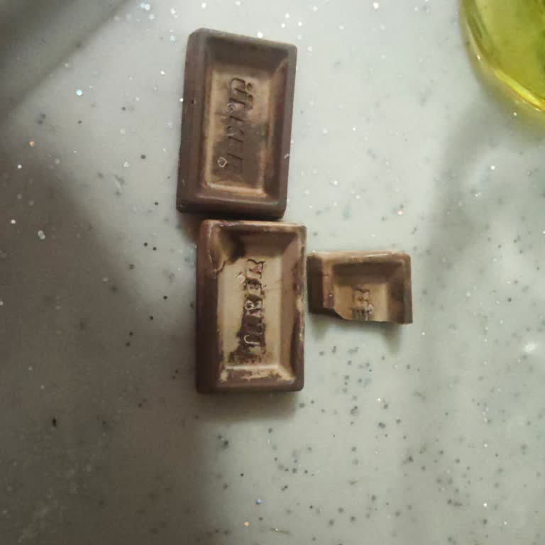 Taze Alınan Ülker Napoliten Çikolatada Bozukluk Ve Renk Değişimi