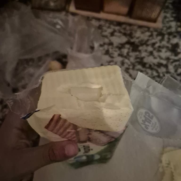 Aknaz Aldığım Peynirin İçinden Plastik Parça Çıktı