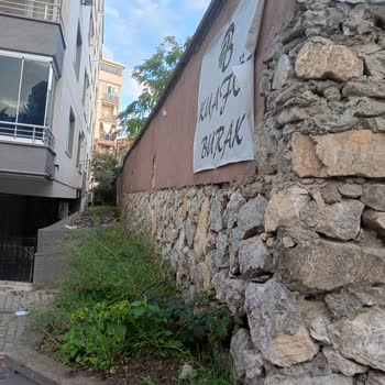 Cafer Yener İlkokulu (Bursa) Duvarında Çatlaklar