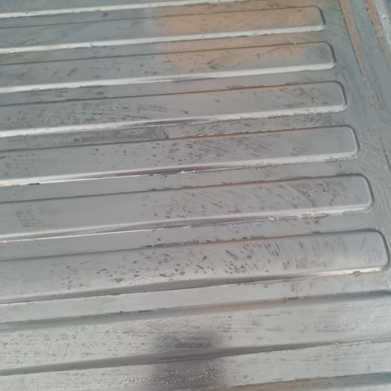 BİM Güldal Pas Ve Kireç Çözücü Lavaboda Karartı ve Leke Yaptı