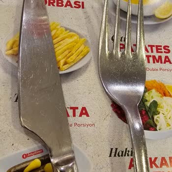 Eski Ve Yıpranmış Çatal-Bıçak Takımları Müşteri Deneyimini Zedeliyor