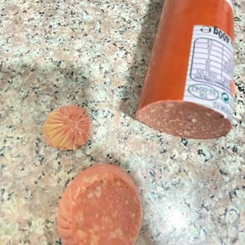 Tarihi Geçmemiş Yörük Sucuk Sararmış Ve Sert Çıktı