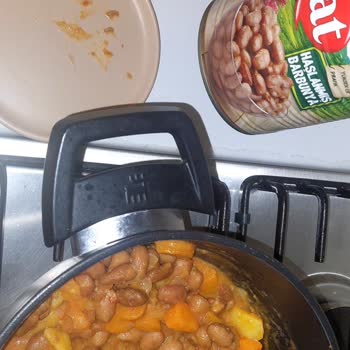 Barbunya Konservesinden Kurt Çıktı, Sağlığımız Riske Girdi Ve Yemeğimiz Ziyan Oldu