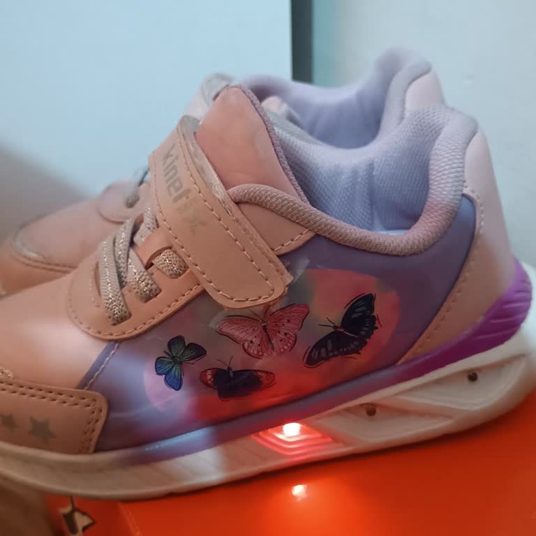 10 Günde Bozulan Işıklı Ayakkabıya Değişim Talebi