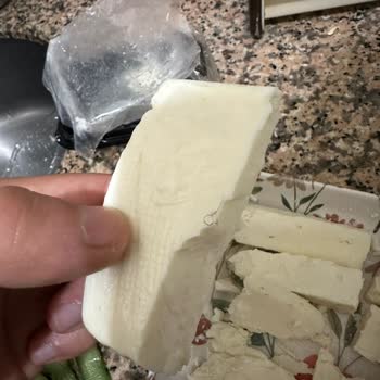 Ünal Peynircilik Şok Marketten Alınan Peynirde Tel Parçası Çıktı, Gıda Güvenliğimiz Tehlikeye Girdi