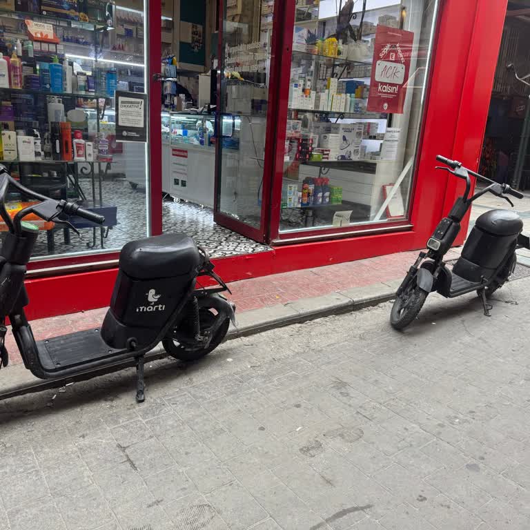 Eczane Girişini Engelleyen Martı Motosikletleri Ve İletişim Sorunu