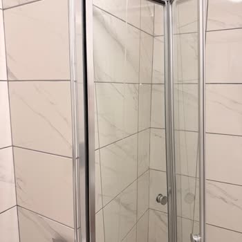 Ateş Duşakabin (Konya) 3 Hafta Sonra Duşakabinin Kapısı Bozuldu ve Kullanılamaz Hale Geldi