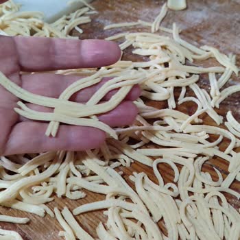 Erişte Makinesi Çiftli Çıkıyor, İade Talebim Reddedildi: Mağduriyetimin Giderilmesini İstiyorum