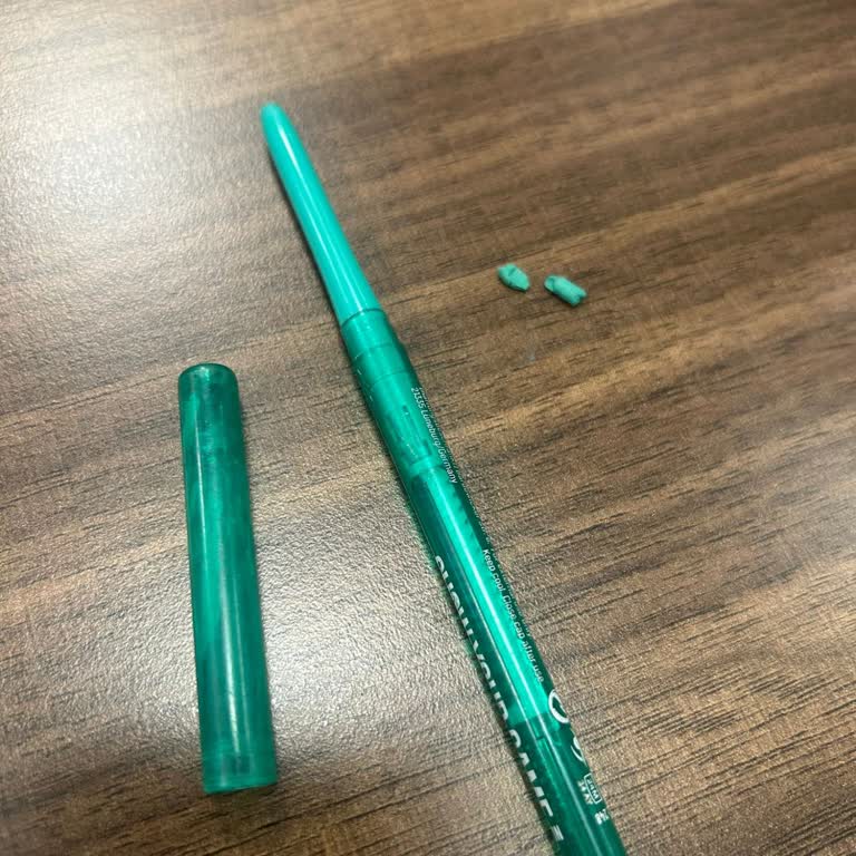 Kırık Göz Kalemi Ve Müşteri Hizmetlerine Ulaşılamıyor