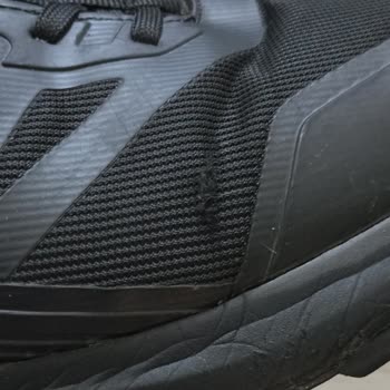 Kısa Sürede Yıpranan Ayakkabıya Karşı Çözüm Bekliyorum: Garanti Kapsamında Mağduriyetimin Giderilmesini İstiyorum