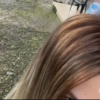 Kuaförde Yanlış Renk Ve Saç Yanması Sonrası Olumsuz Yaklaşım