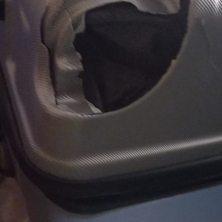 Engelli Koltuğu Ve Hasarlı Valiz Mağduriyeti: Türk Hava Yolları'ndan Çözüm Bekliyorum