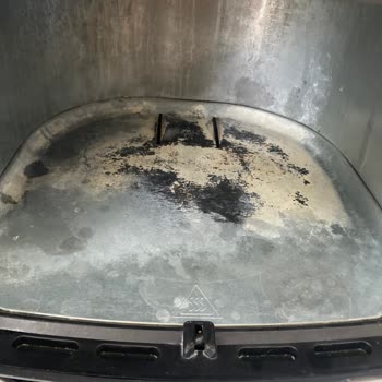 Airfryer Izgarasında Sürekli Yağ Tutma Ve Yanma Sorunu