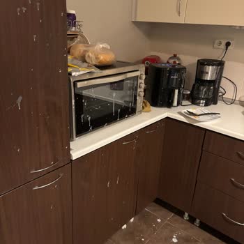 Altınkılıç Kefir Açılırken Patladı, Evi Ve Kıyafetlerimi Kirletti