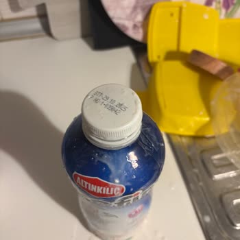 Altınkılıç Kefir Açılırken Patladı, Evi Ve Kıyafetlerimi Kirletti