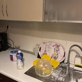 Altınkılıç Kefir Açılırken Patladı, Evi Ve Kıyafetlerimi Kirletti