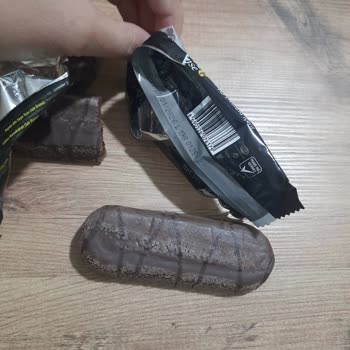 Eti Browni İntens Ürününde Bayatlık Ve Küfe Benzer Lekeler