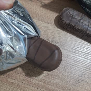 Eti Browni İntens Ürününde Bayatlık Ve Küfe Benzer Lekeler