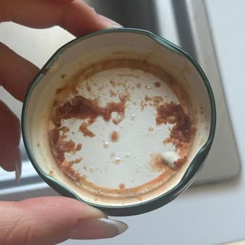 Pastavilla Napoliten Sosun Küflenmesi Ve Koku Problemi