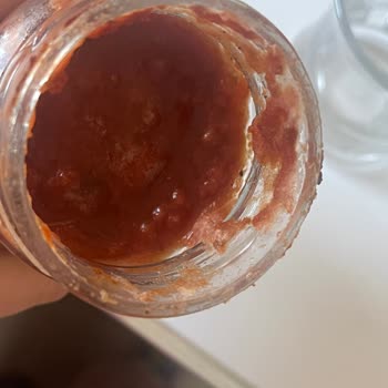 Pastavilla Napoliten Sosun Küflenmesi Ve Koku Problemi