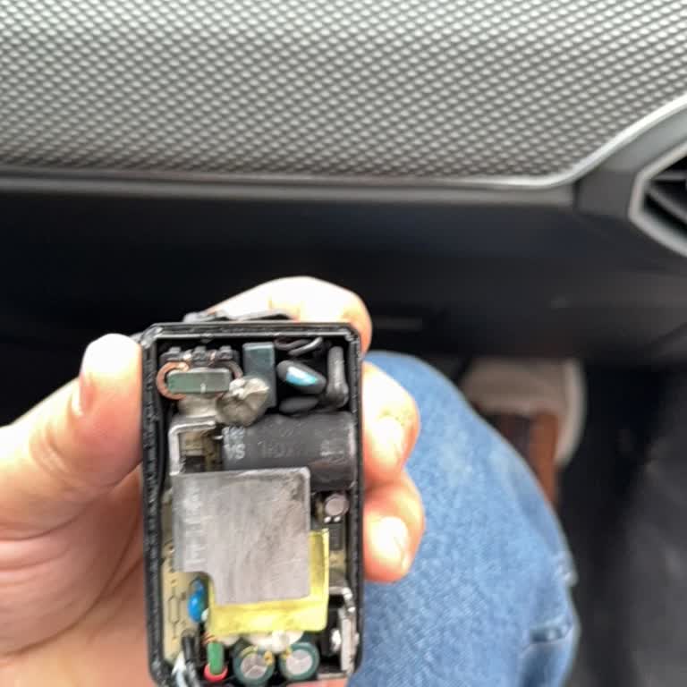 Philips Süpürge Adaptörü Duman Çıkardı Servis Ücretsiz Değişim Yapmıyor