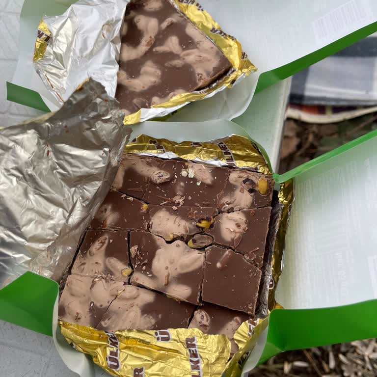 Aldığım Ülker Fıstıklı Çikolatalar Bayat Ve Lekeli Çıktı Güvenim Sarsıldı