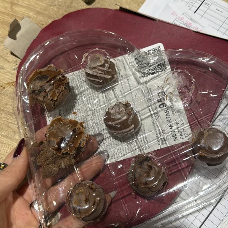 Hediye Olarak Gönderdiğim Çikolatalar Erimiş Ve Parçalanmış Şekilde Teslim Edildi