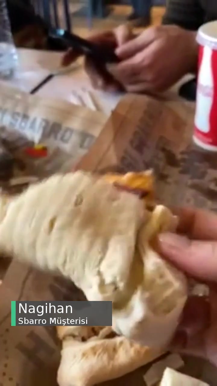 Sbarro Pişmemiş Bir Pizza videonun kapak resmi