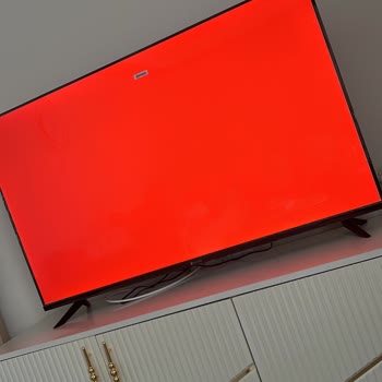 Yeni Alınan Televizyonun Ekranında Kurulumdan Hemen Sonra Oluşan Arıza