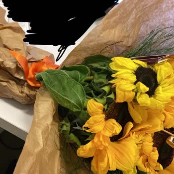 Sipariş Edilen Çiçek Buketi Görselden Farklı Ve Solmuş Geldi, Müşteri Hizmetlerinden Yanıt Alınamıyor