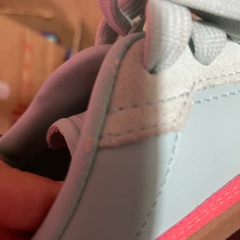 İlk Kullanımda Soyulan Ayakkabı Ve Yetersiz Mağaza Desteği