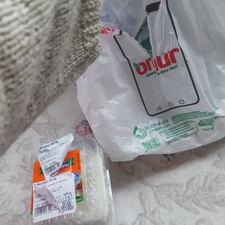 Onur Market’te Ezine Peynirde Tarih Etiketi Sorunu Ve Kötü Koku Endişesi