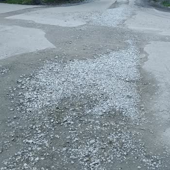 Körfez Mahallesi'nde Aylardır Onarılmayan Bozuk Yollar Araç Ve Yayaları Mağdur Ediyor