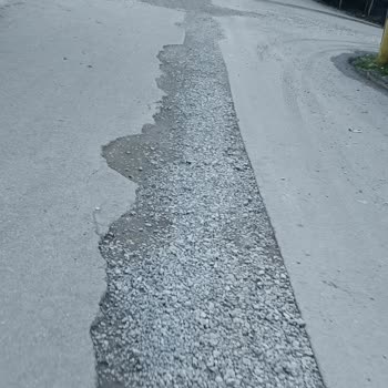 Körfez Mahallesi'nde Aylardır Onarılmayan Bozuk Yollar Araç Ve Yayaları Mağdur Ediyor